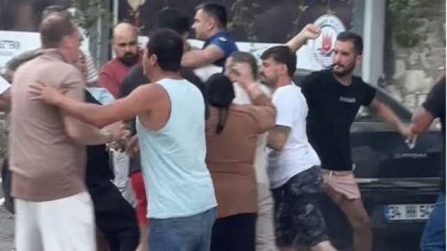 İstanbul'da yaşandı! Yol kavgasında 4 kişiyi bıçakladı!