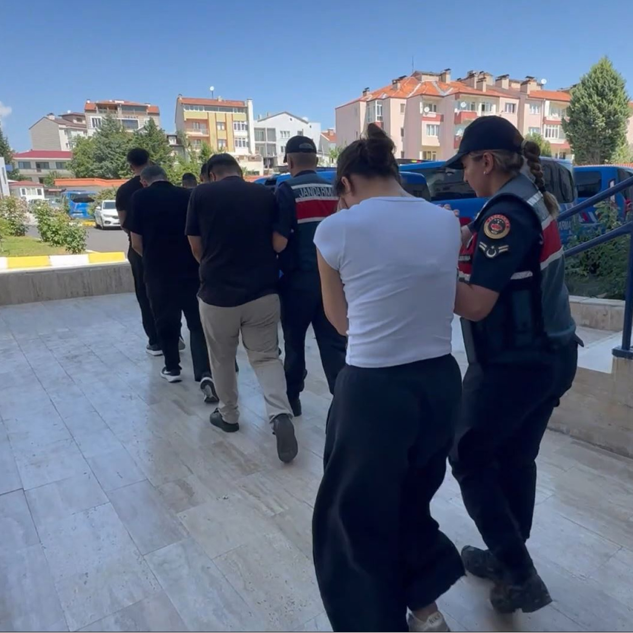 12 milyarlık operasyon: 100 tutuklama