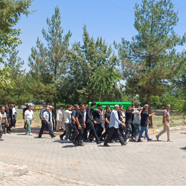 Kahreden görüntü! Öldürüldükleri mezarlıkta defnedildiler!