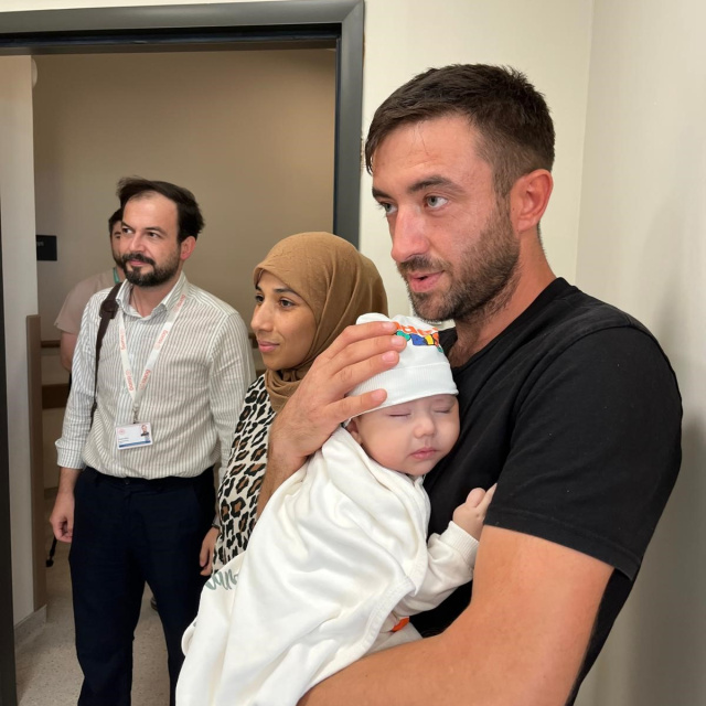 Anne karnındaki bebeğin ciğerine operasyon