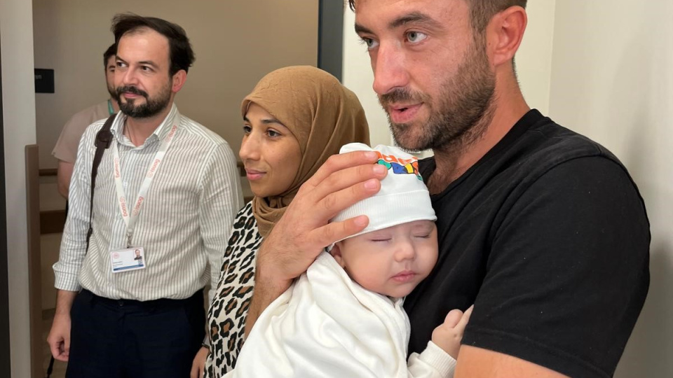 Anne karnındaki bebeğin ciğerine operasyon