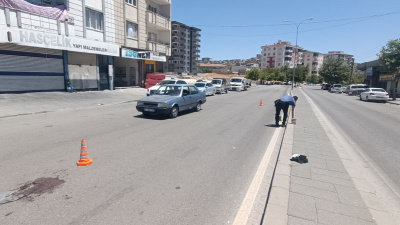 Eşini yolun karşısına geçerken vurdu!