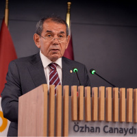 Dursun Özbek'ten transfer eleştirilerine yanıt!