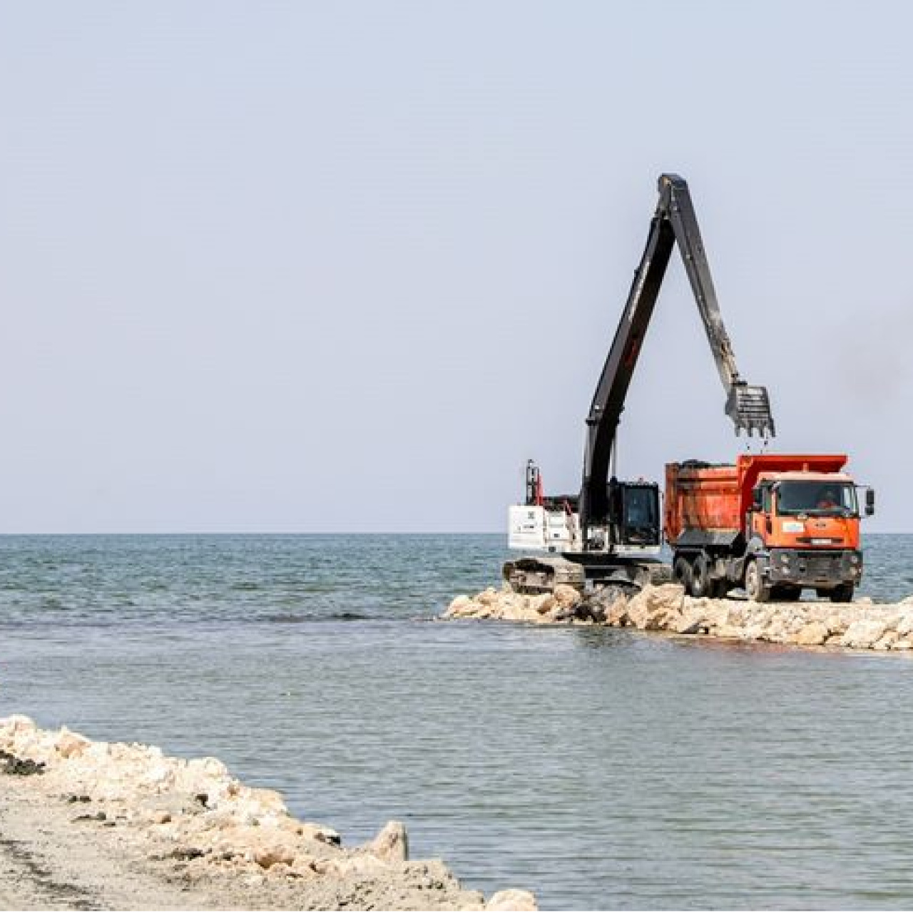 Van Gölü'ndeki temizlik çalışmaları sürüyor