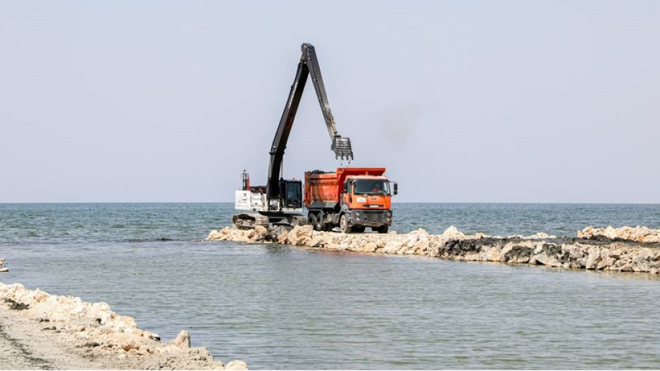 Van Gölü'ndeki temizlik çalışmaları sürüyor