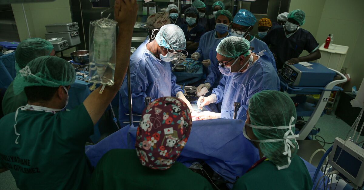 Burkina Fasolu doktorlar, Türk hekimlerin gözetiminde üçüncü seri böbrek nakillerine başladı