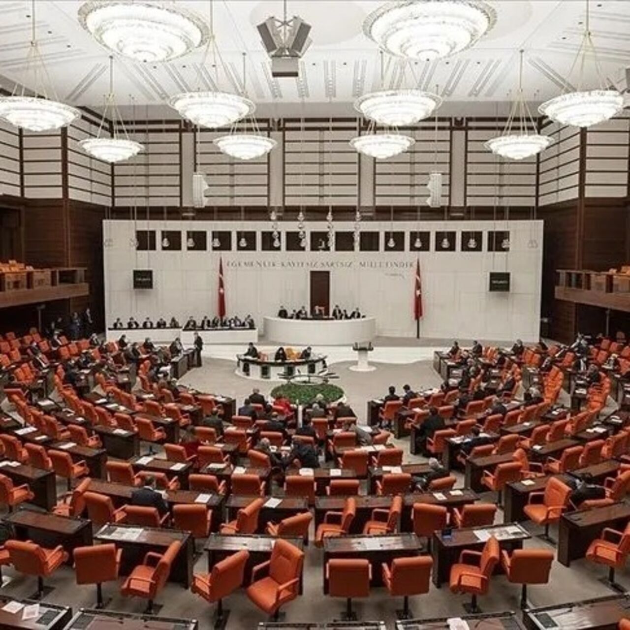 Türkiye’nin Kahramanlarını Destekleyecek Yeni Yasal Çerçeve: AK Parti’nin 12 Maddelik Teklifi