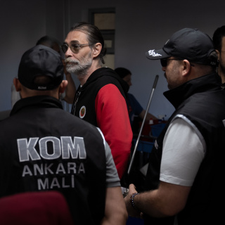 Erdal Beşikçioğlu gözaltına alındı