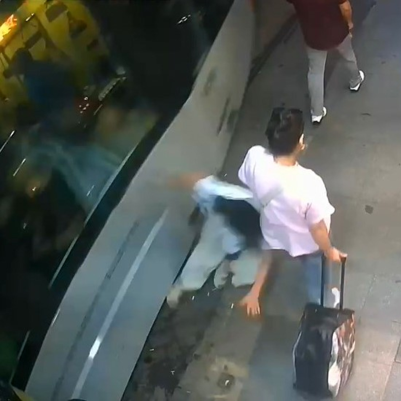 İstanbul'da tramvay, kadına çarptı!