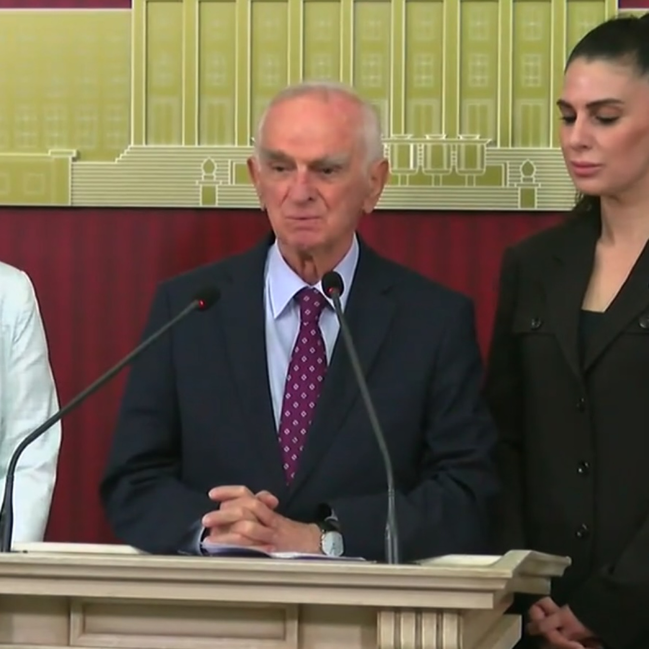 Önder Sav CHP'den istifa etti