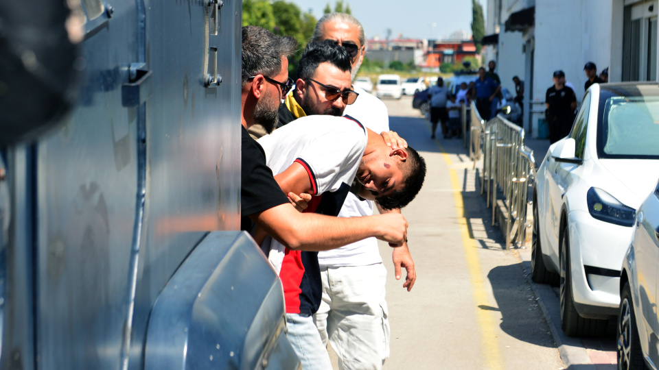 Husumetlilerine ateş açtı, yoldan geçen kişiyi öldürdü!
