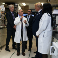 Trump Fauci'yi eleştirdi
