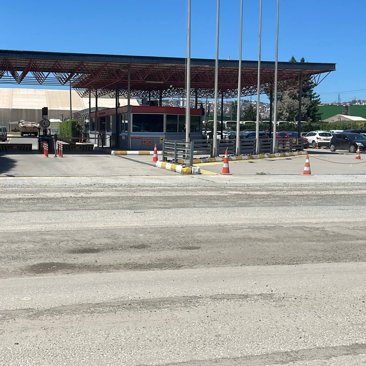 Bomba 'şakası' harekete geçirdi
