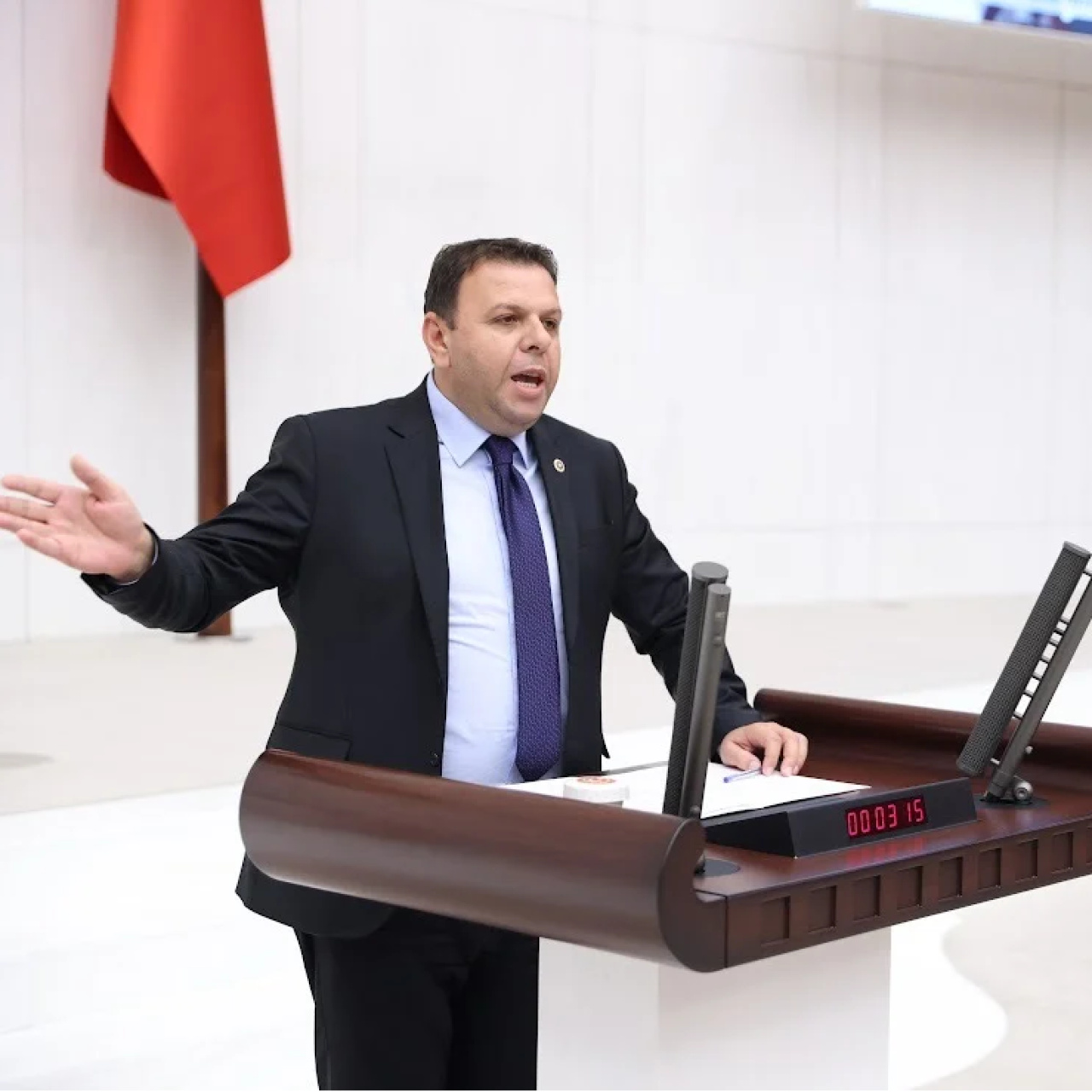 Ediz Ün, yeniden CHP’ye katıldı