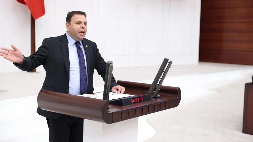 Ediz Ün, yeniden CHP'ye katıldı