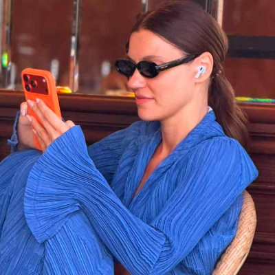 Telefonunu elinden düşürmedi