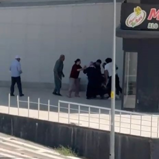 Kardeşler arasında taşlı sopalı kavga!