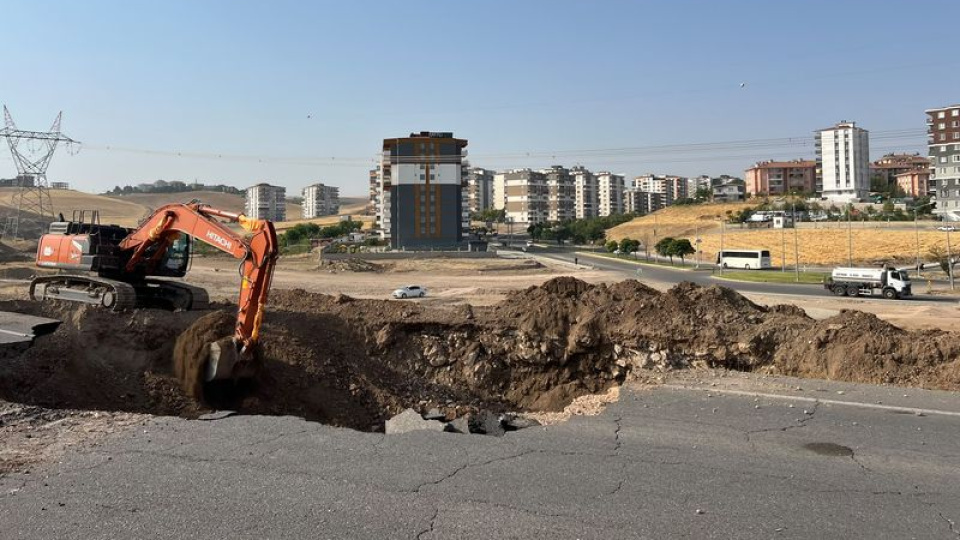 Batman'da yol çöktü