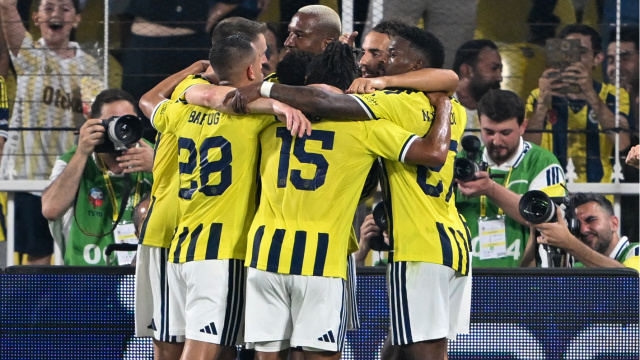 Fenerbahçe'nin UEFA kadrosunda değişiklik!