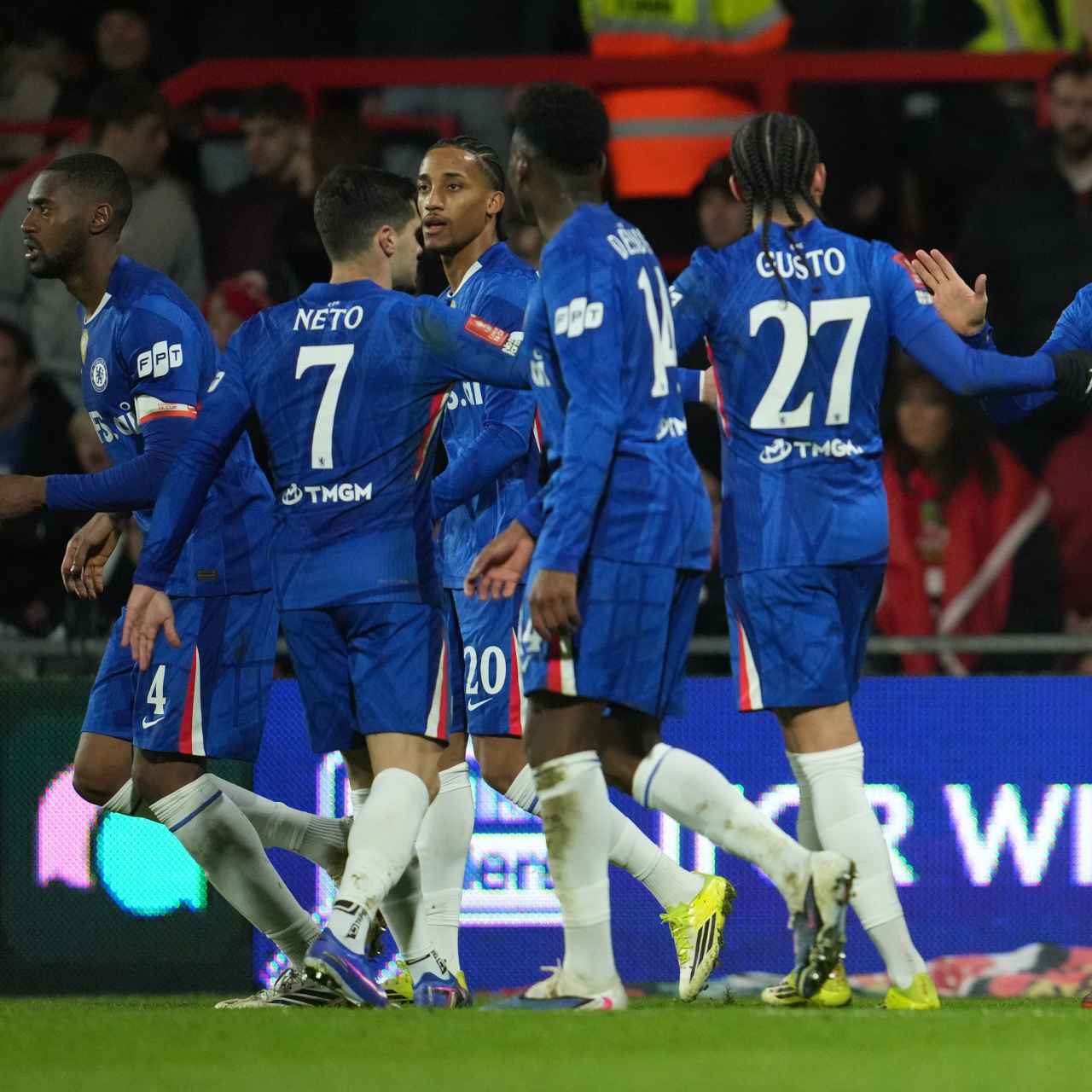 Chelsea'ye dev ceza!
