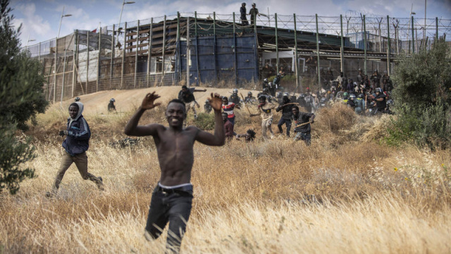 İspanya'nın Melilla kentine 15 düzensiz göçmen geçti