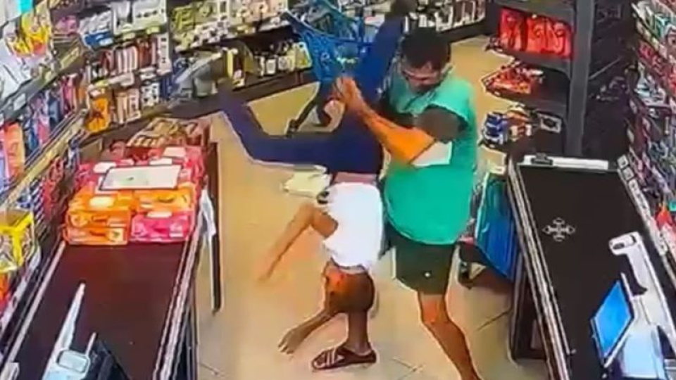 Markette çocuğu öldüresiye dövmüştü! O cani tutuklandı!