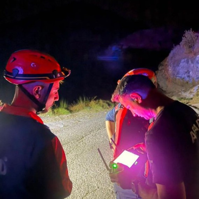Botan Çayı'na düşen çocuk boğuldu, baba kayboldu