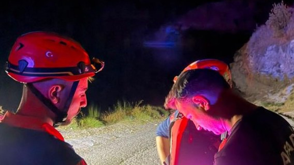Botan Çayı'na düşen çocuk boğuldu, baba kayboldu