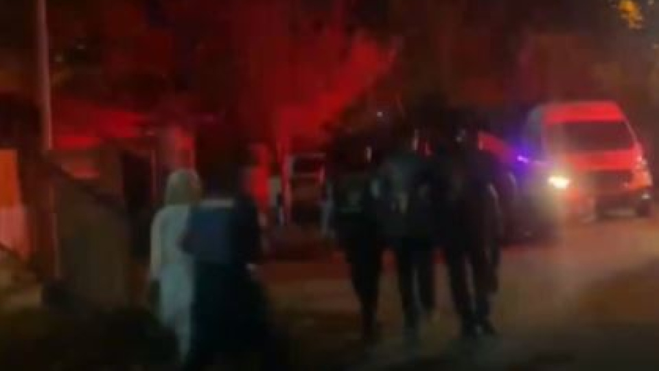Parkta genel adaba ve ahlaka aykırı davranan çifte gözaltı