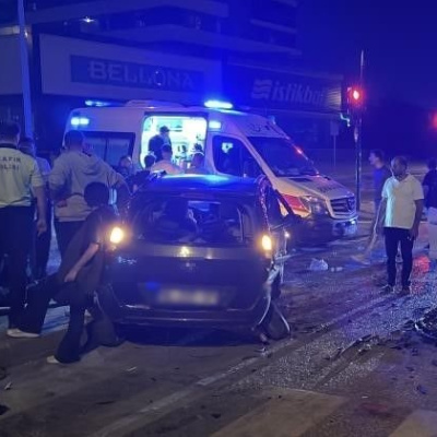 Bursa'da iki otomobil çarpıştı: 7 yaralı