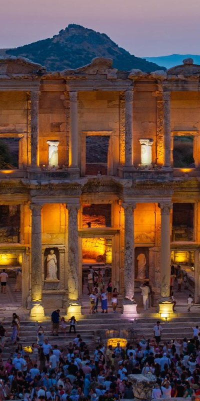 Efes'te gece müzeciliğine 213 bin ziyaretçi