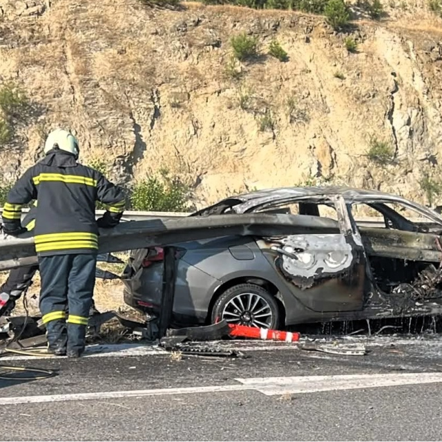 Araç alev aldı, 3 astsubay yaralandı