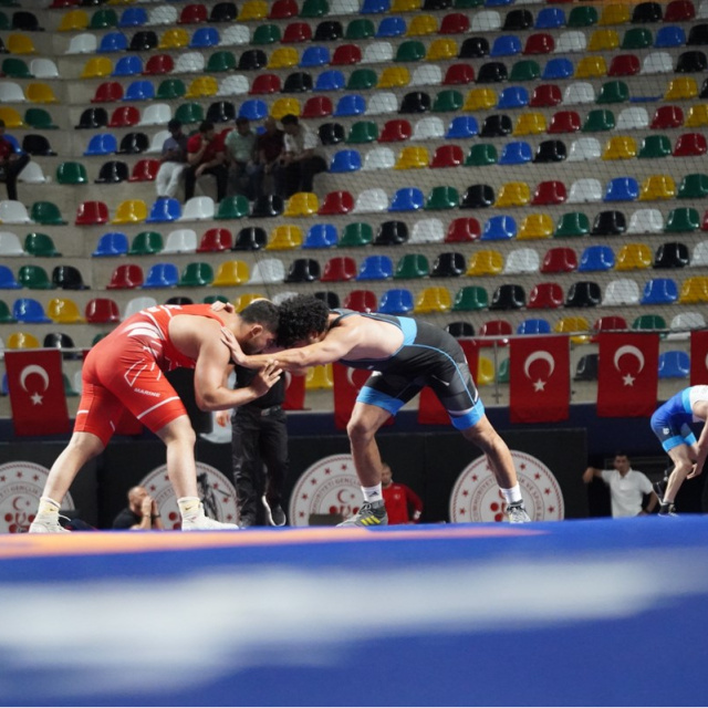24 ülkeden 433 sporcu Kocaeli'de mindere çıktı