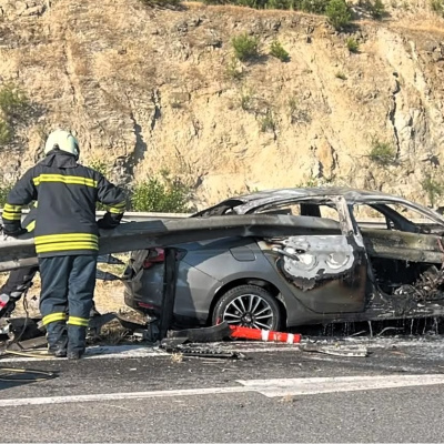 Otomobil alev aldı, 3 astsubay yaralandı