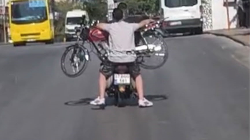 Motosiklet üzerinde motosiklet taşıdılar!