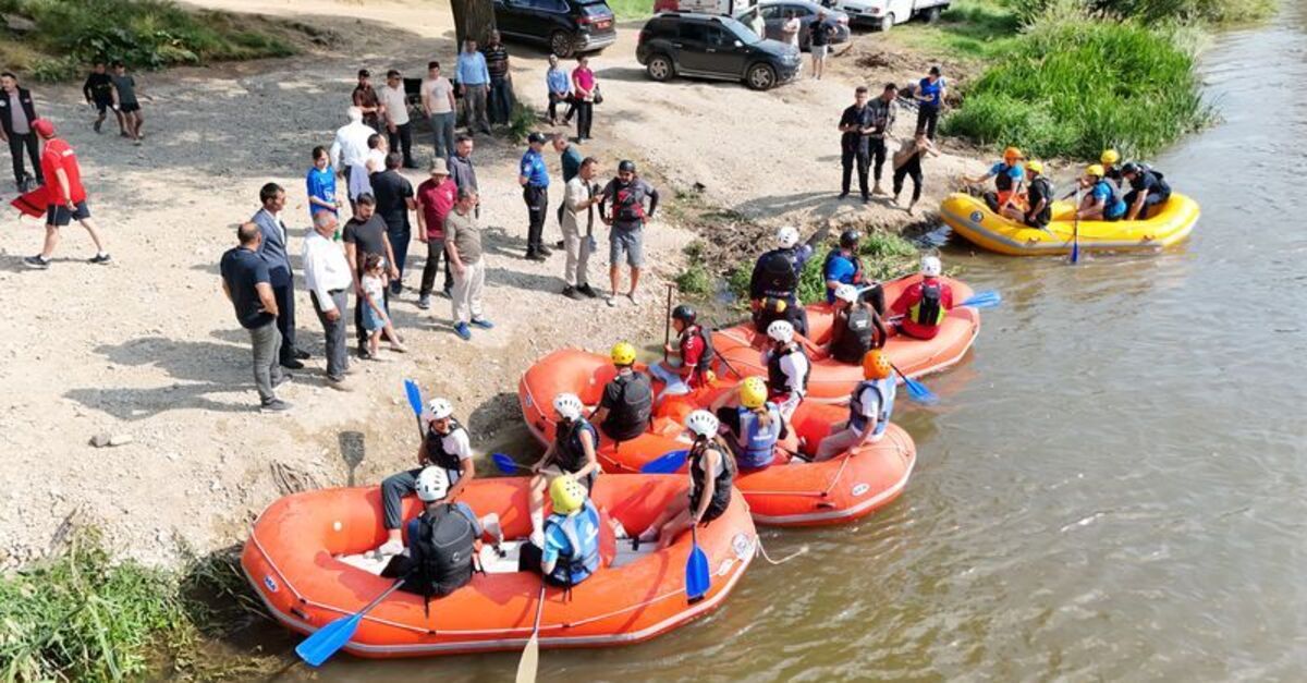 Kars'ta çöplük alanı rafting kampı oldu