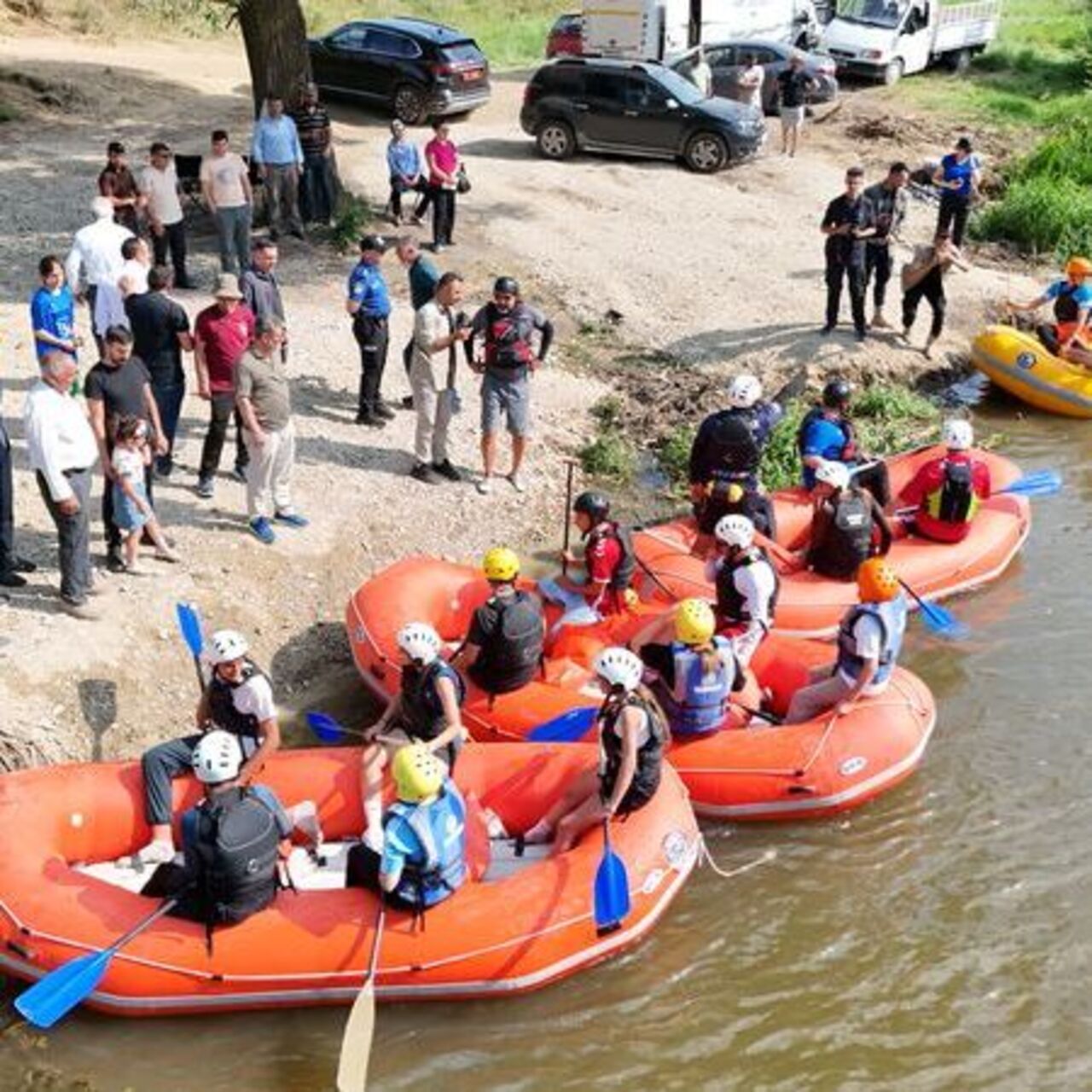 Kars'ta çöplük alanı rafting kampı oldu haber görseli