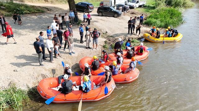 Kars'ta çöplük alanı rafting kampı oldu