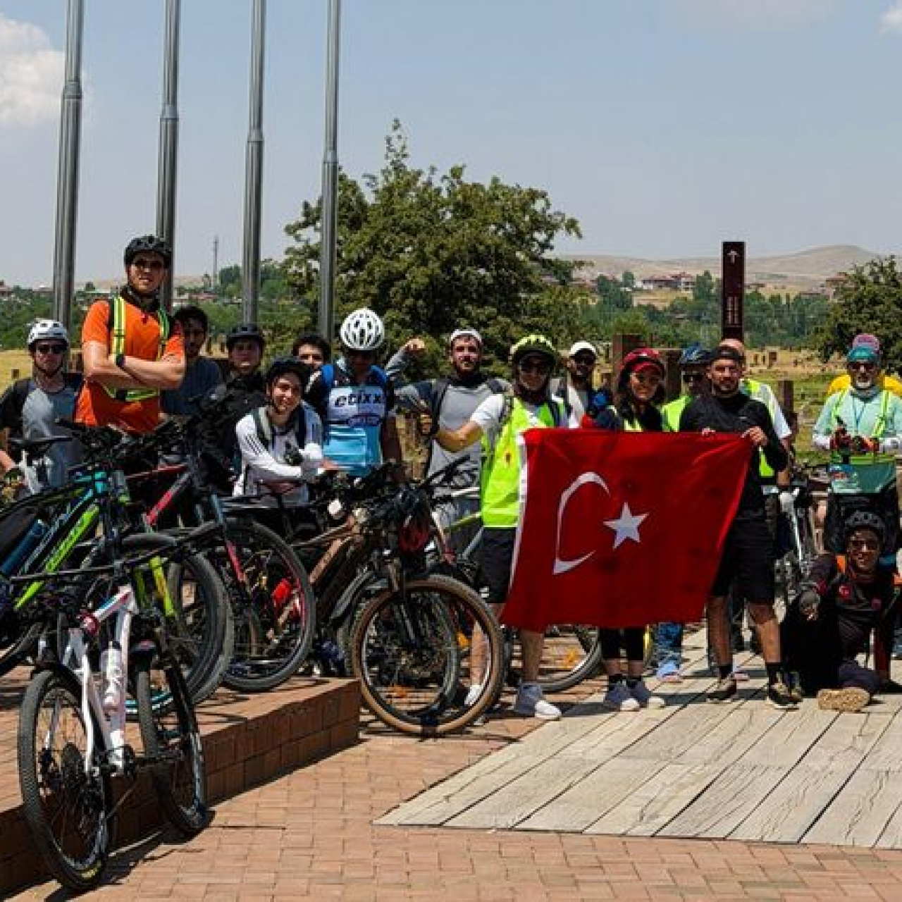 "Bitlis'te 1 metre dahi bisiklet yolu yok"