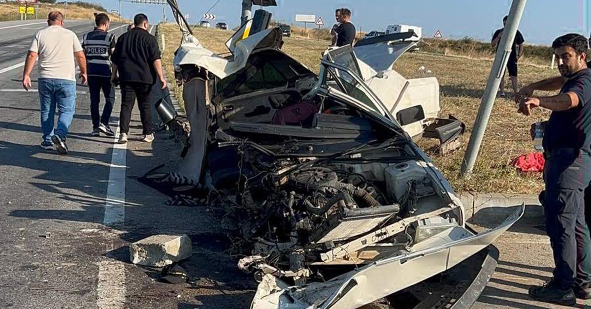 İkiye bölünen araçtan sağ çıktı