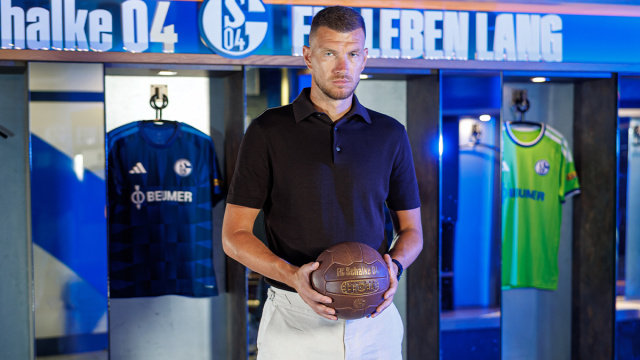 Edin Dzeko imzayı attı!