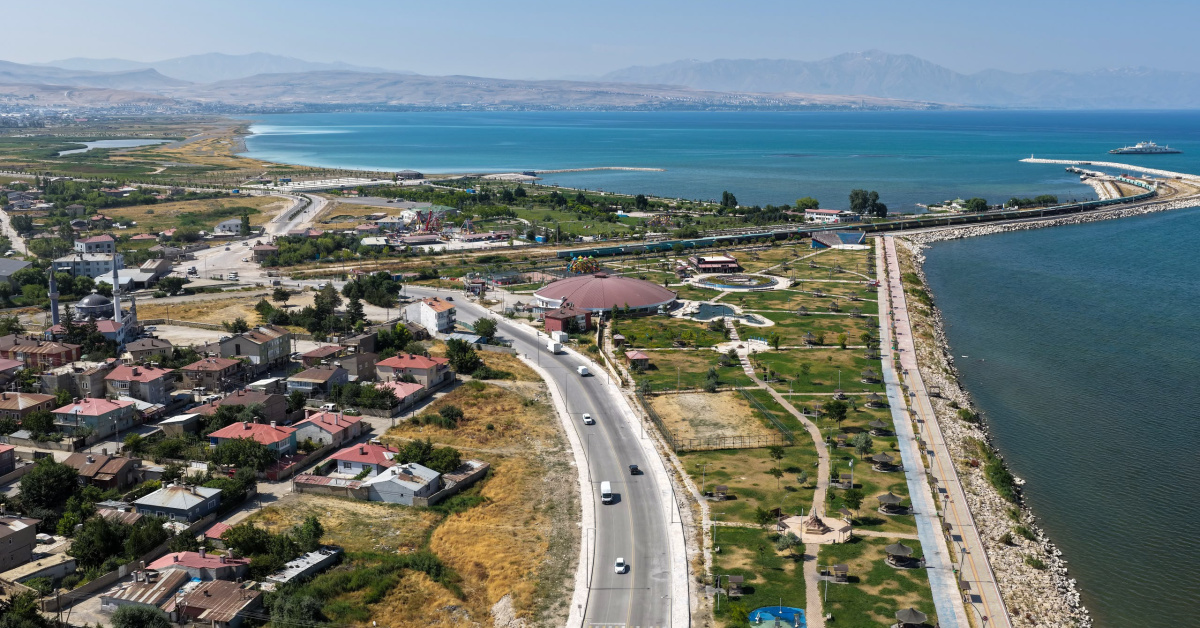 Van'da sahil yolu çalışmaları sürüyor