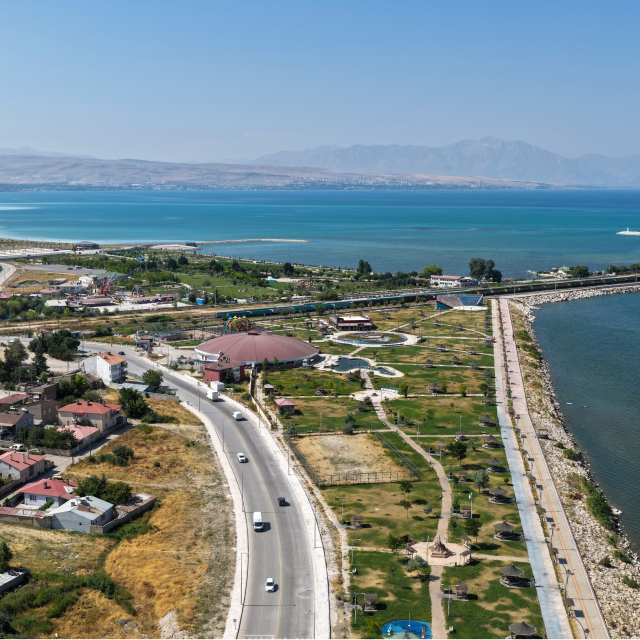 Van'da sahil yolu çalışmaları sürüyor