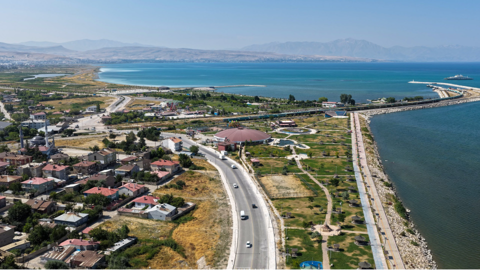 Van'da sahil yolu çalışmaları sürüyor