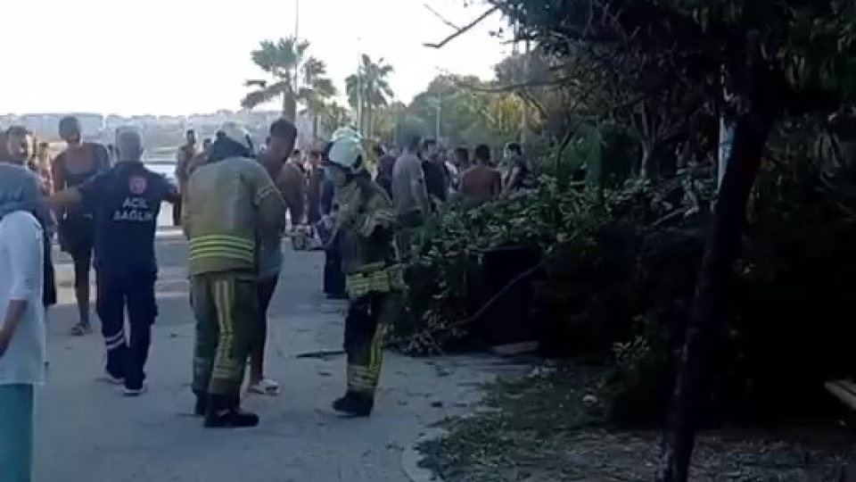 Büyükçekmece'de toprak kayması