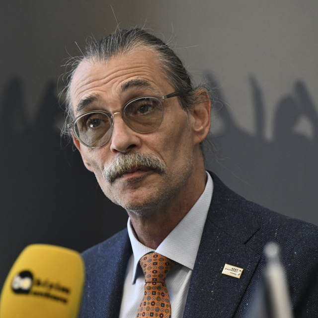 Beşikçioğlu görevden uzaklaştırıldı