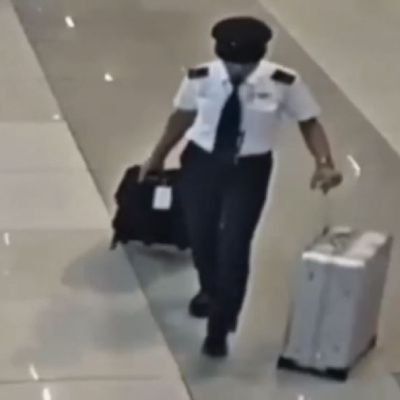 Pilot, valizinde uyuşturucu ile yakalandı