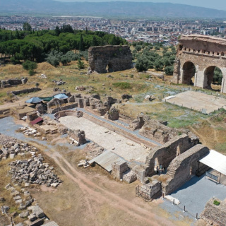 Tralleis'te 2 bin yıllık antik havuz gün yüzüne çıkarıldı
