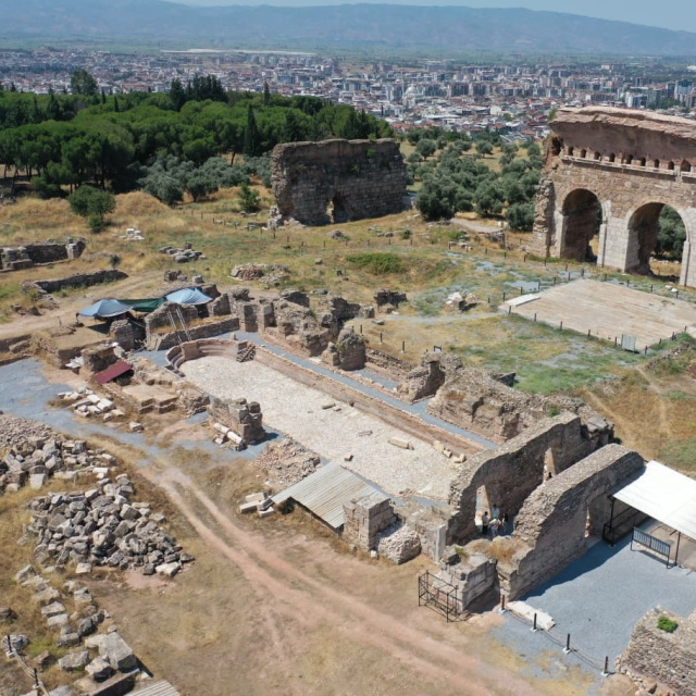 Tralleis'te 2 bin yıllık antik havuz gün yüzüne çıkarıldı