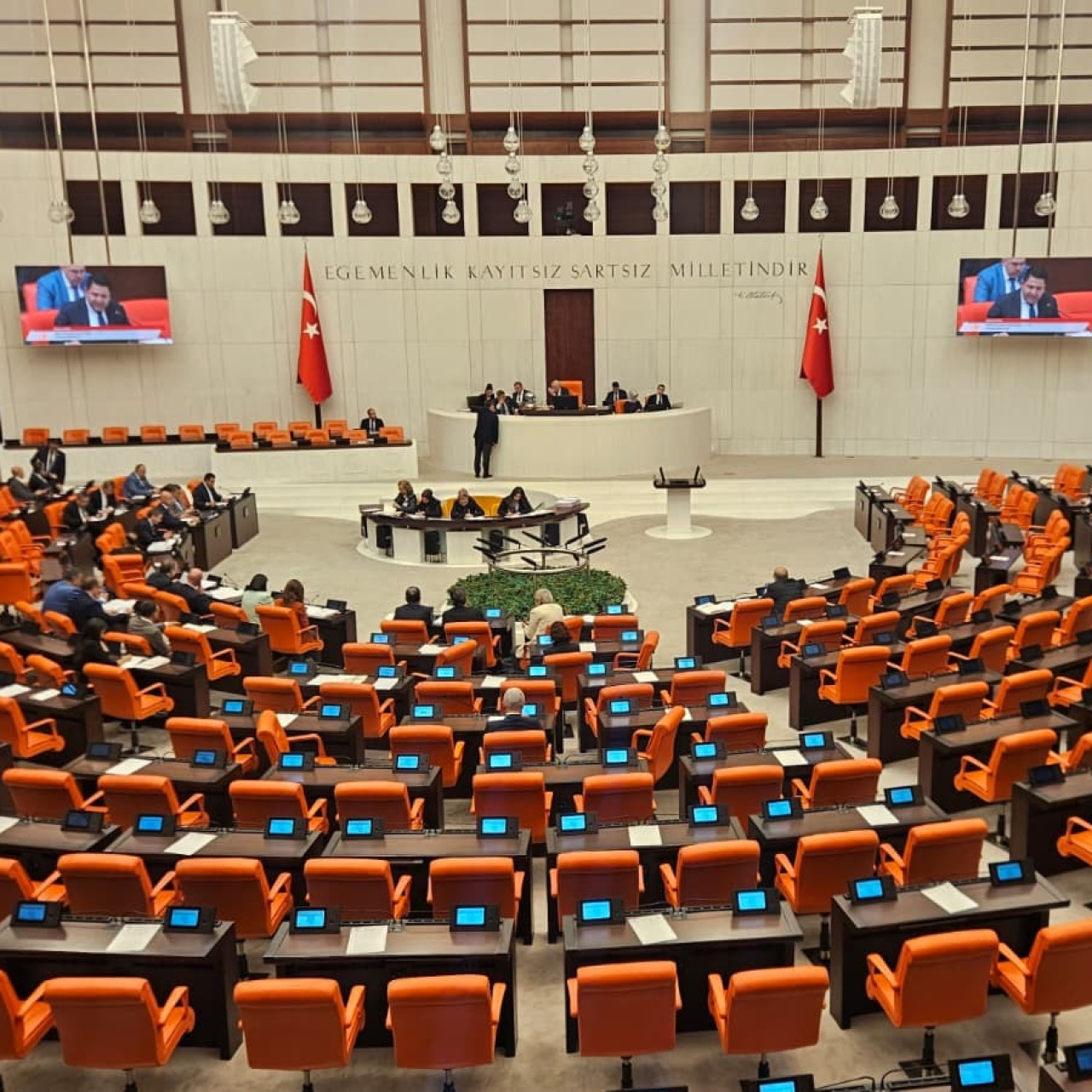 Türkiye'nin Geleceğine Bir Anlatı: ‘Milli Dayanışma’ Yasa Tasarımı İmzaya Açıldı